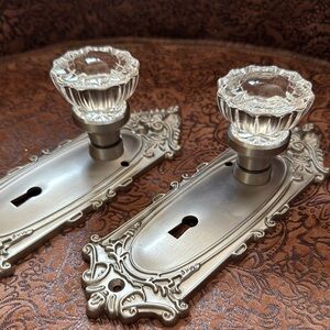 Privacy Crystal Door Knob / Victorian Plate
